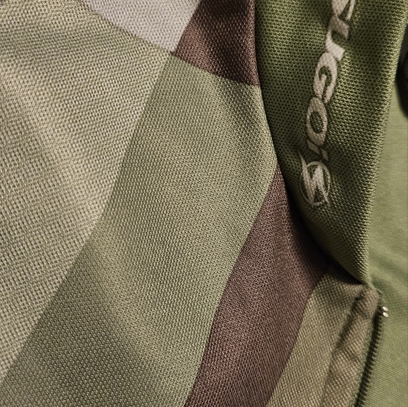 Sugoi half zip sport shirt size M - Picture 8 of 10